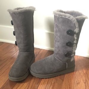 UGG Bailey button triolet